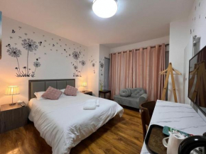 10 Bed House with Parking!